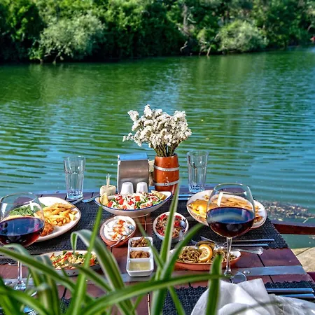 Wineport Riverside & Winery ホテル 3*