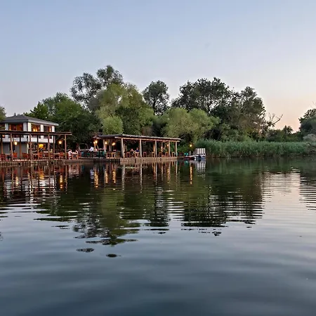Отель Wineport Riverside & Winery 3*