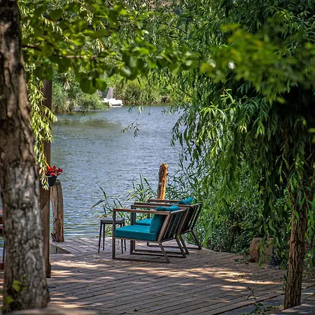 Wineport Riverside & Winery ホテル