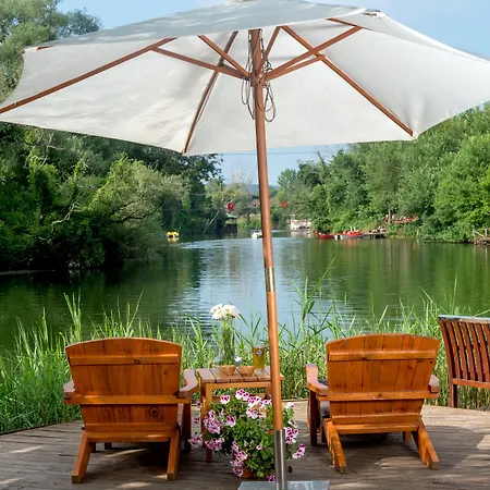 Wineport Riverside & Winery ホテル