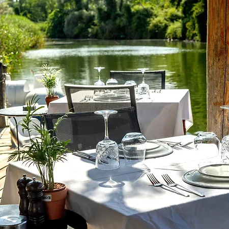 Wineport Riverside & Winery 3* 아그바