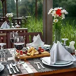 Wineport Riverside & Winery מלון אגווה