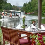Wineport Riverside & Winery מלון