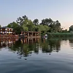 מלון Wineport Riverside & Winery 3*