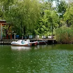 מלון Wineport Riverside & Winery אגווה