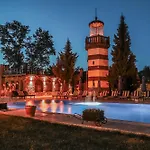 Wineport Riverside & Winery מלון 3*