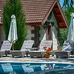 Wineport Riverside & Winery 3* אגווה