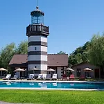 Wineport Riverside & Winery 3* אגווה