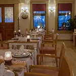 Wineport Riverside & Winery מלון 3*