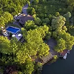 Wineport Riverside & Winery אגווה