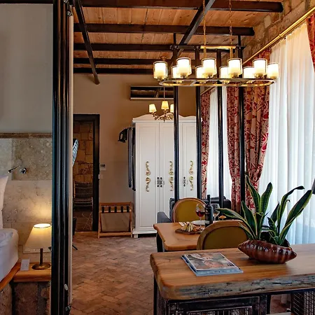 Wineport Riverside & Winery Hotel