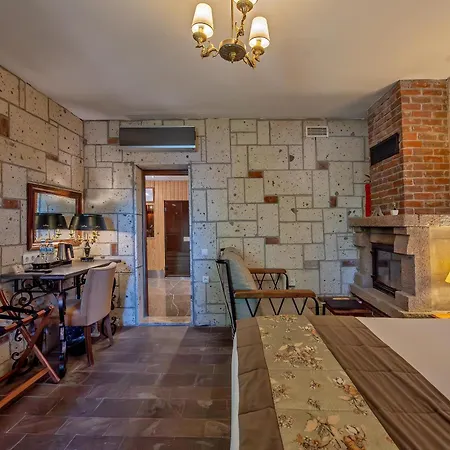 Wineport Riverside & Winery Hotel