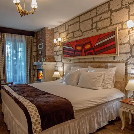 Wineport Riverside & Winery Hotel