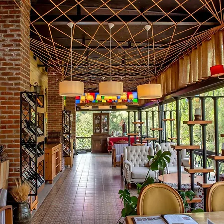 فندق Wineport Riverside & Winery آغفا
