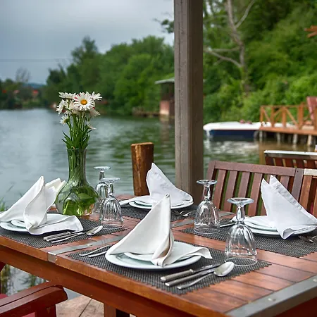 Wineport Riverside & Winery Hotel