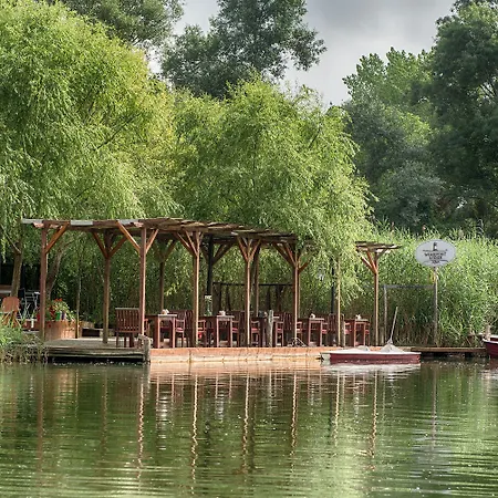 Wineport Riverside & Winery 3*