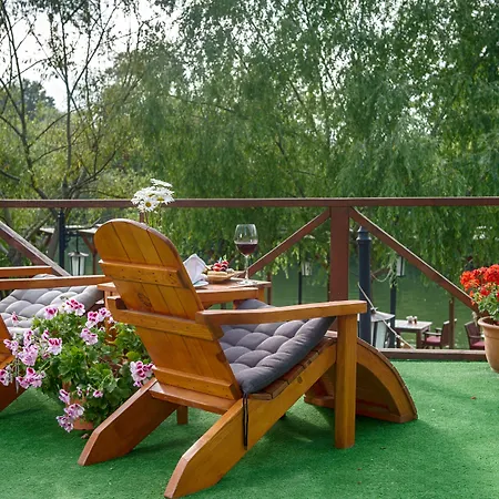 Wineport Riverside & Winery Hotel